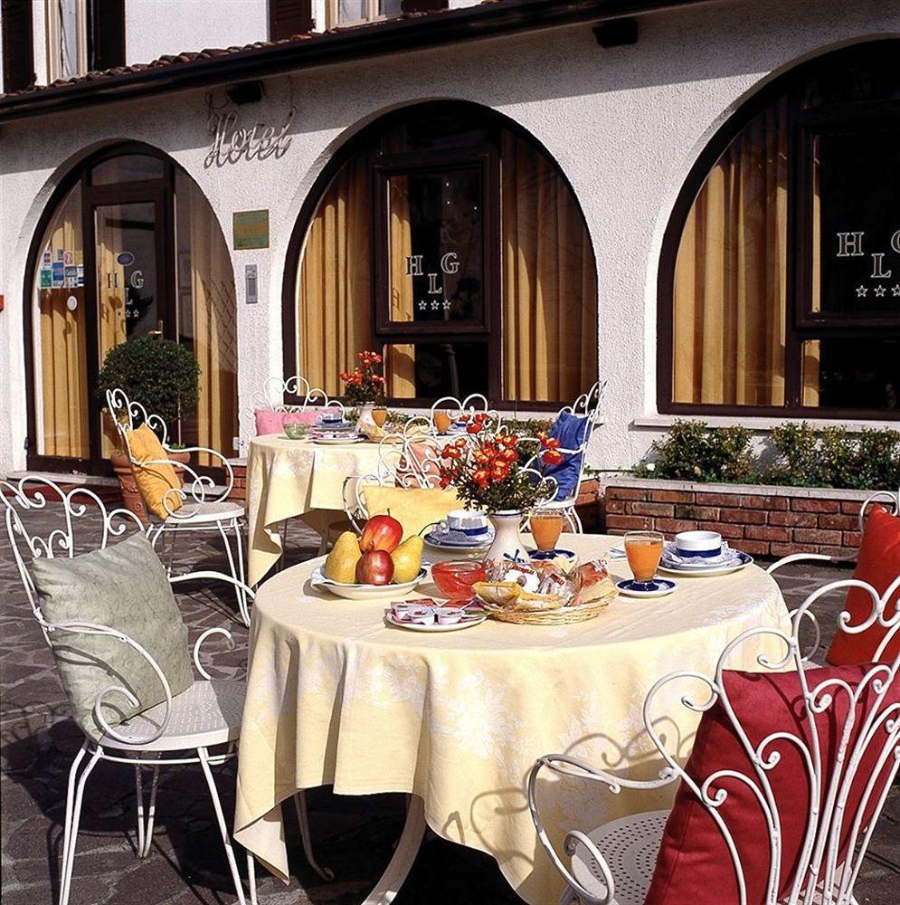 Hotel Ristorante La Grotta Castiglione Delle Stiviere Exterior foto