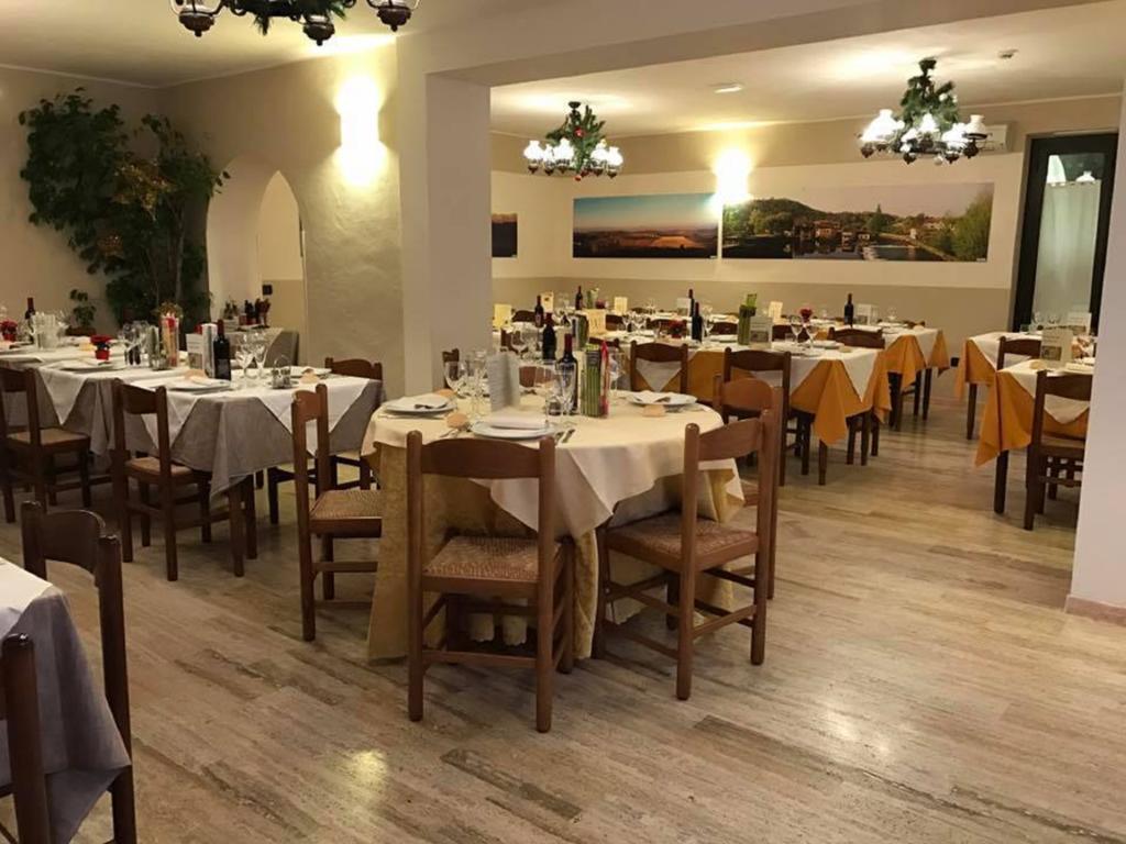 Hotel Ristorante La Grotta Castiglione Delle Stiviere Exterior foto